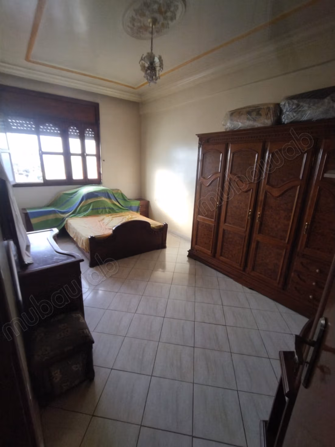 Vente d'un bel appartement à Derb Salama. 
3 grandes pièces. 
Salon marocain traditionnel