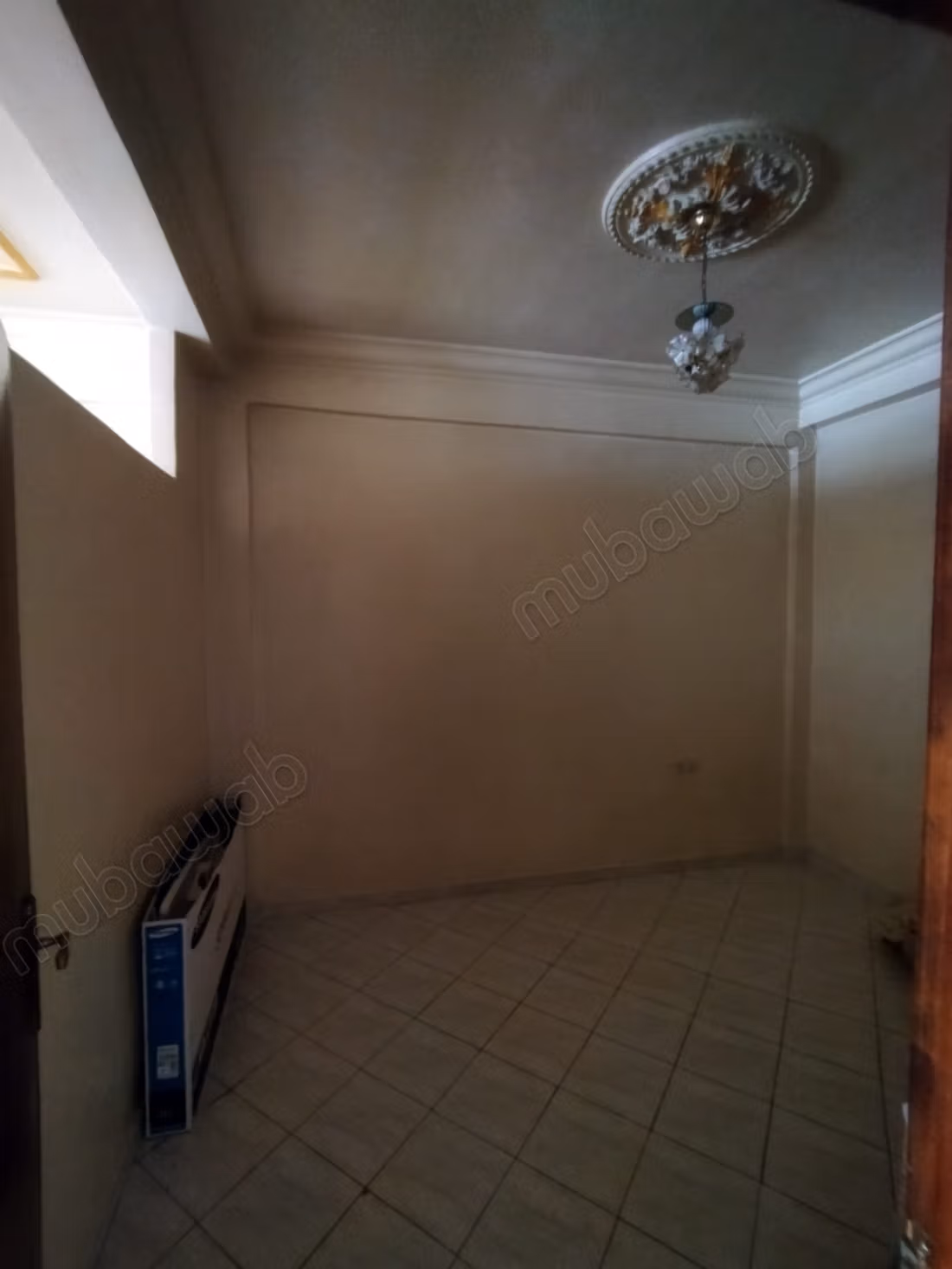 Vente d'un bel appartement à Derb Salama. 
3 grandes pièces. 
Salon marocain traditionnel