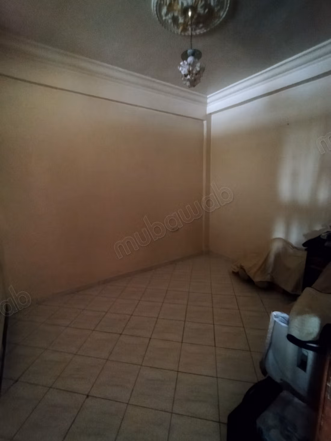 Vente d'un bel appartement à Derb Salama. 
3 grandes pièces. 
Salon marocain traditionnel