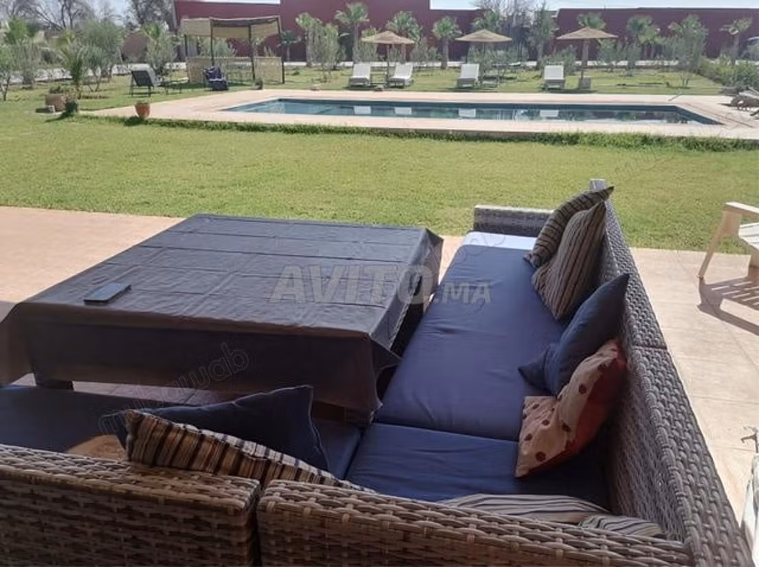 Villa piscine et terrain agricole 8900m² Issen