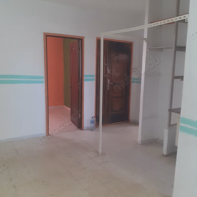 Très belle maison en vente à Jaafar.
Surface de 225 m².
Four encastré