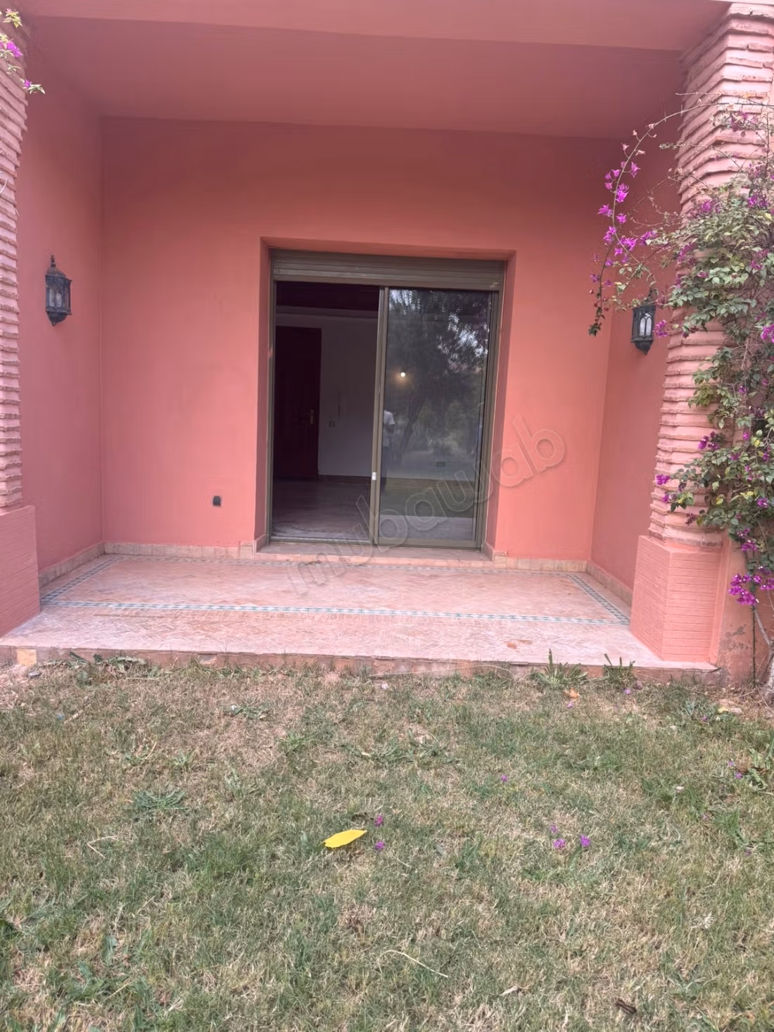Appartement rez de jardin vue piscine