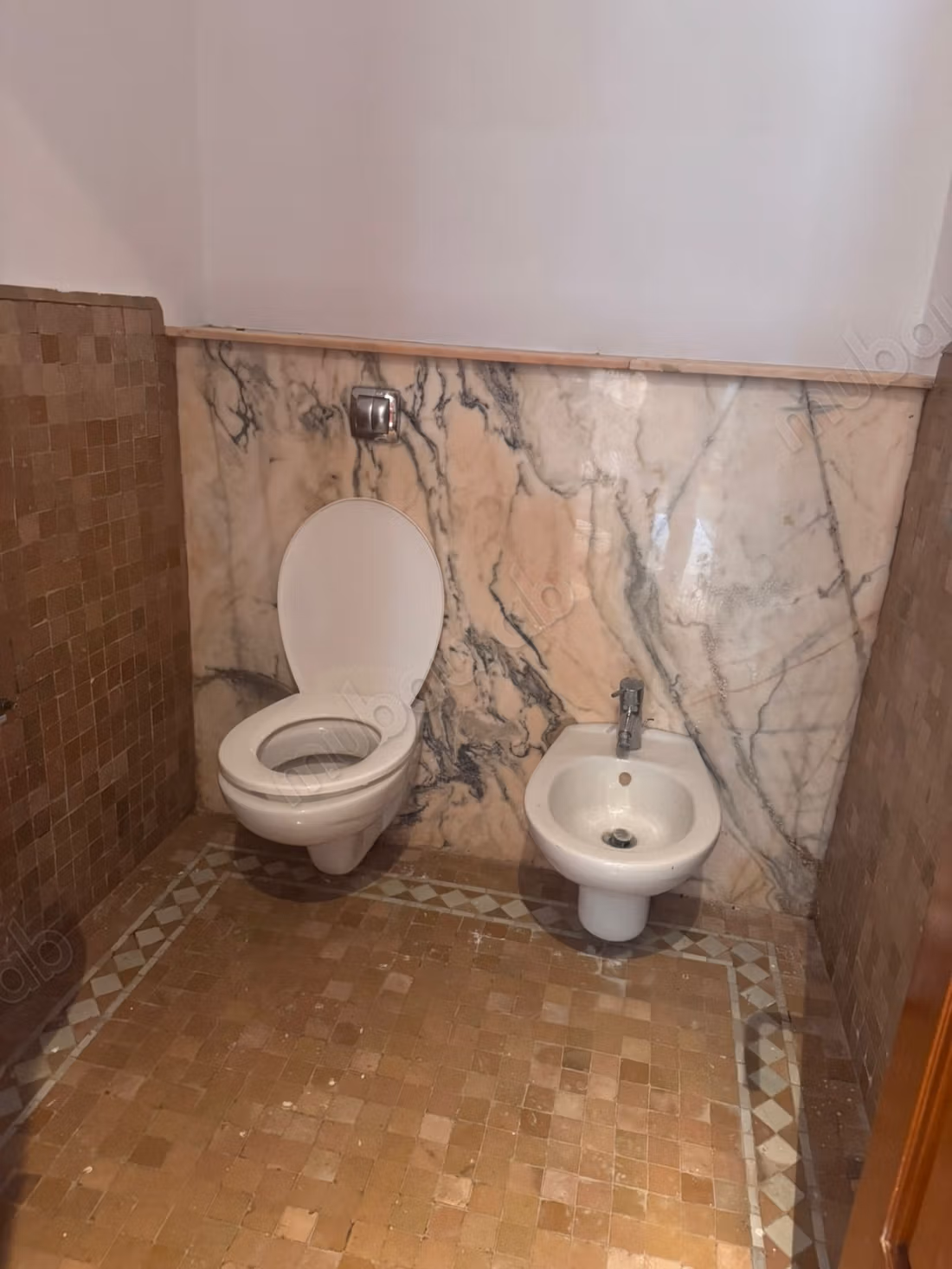 Appartement rez de jardin vue piscine