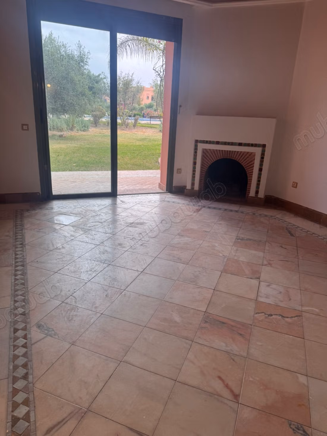 Appartement rez de jardin vue piscine