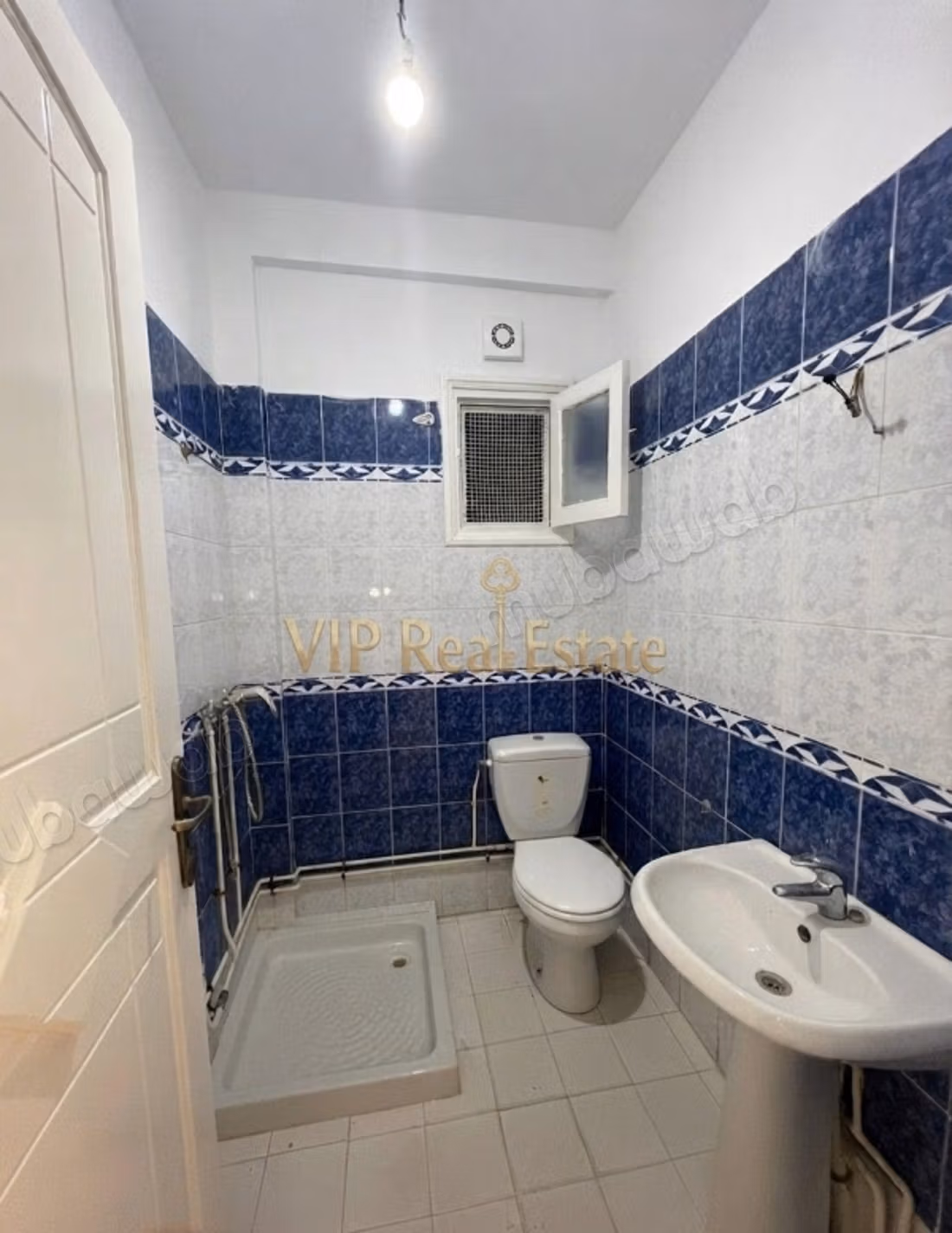 A vendre s3 à El Aouina Cité Wahat