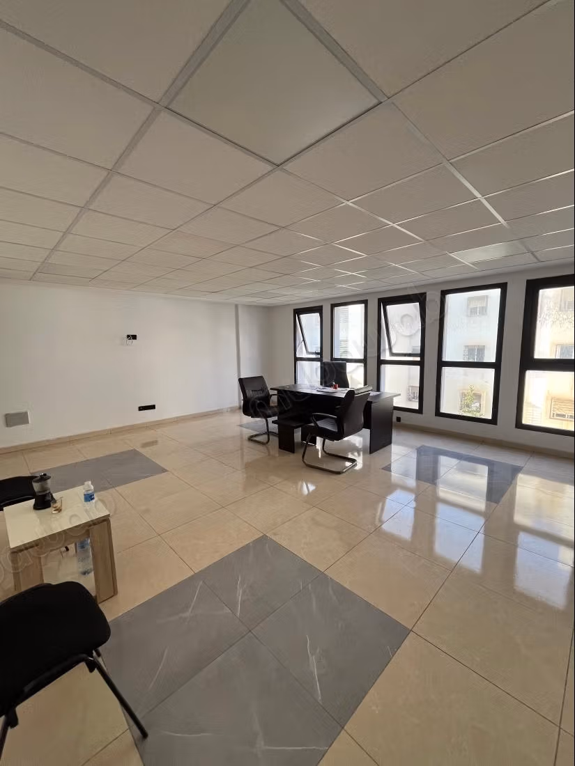 Office plate for rent in Errahma neighborhood