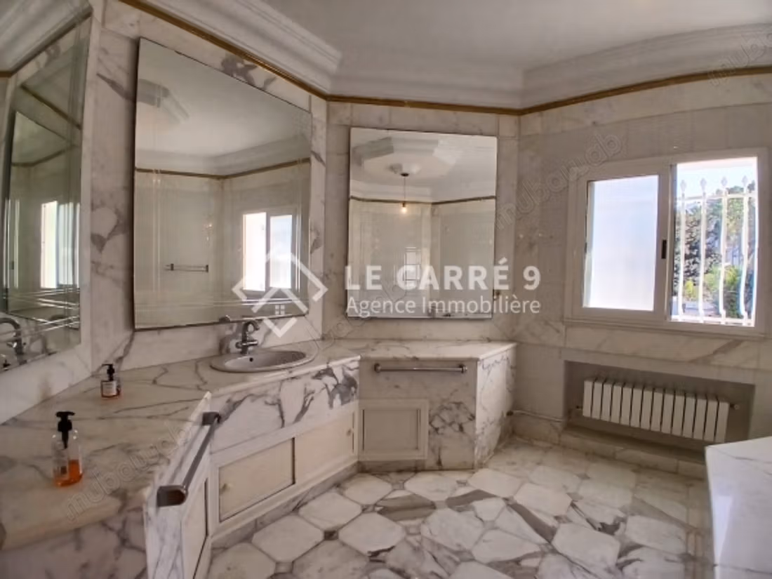 À louer une Villa S5 vue mer à La Marsa