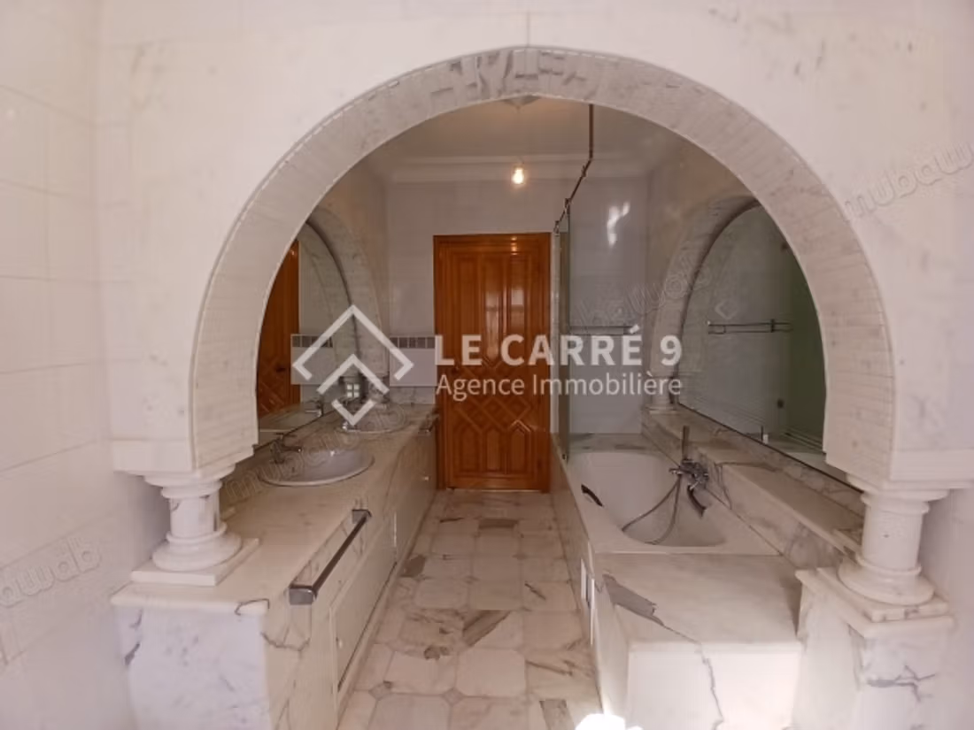 À louer une Villa S5 vue mer à La Marsa