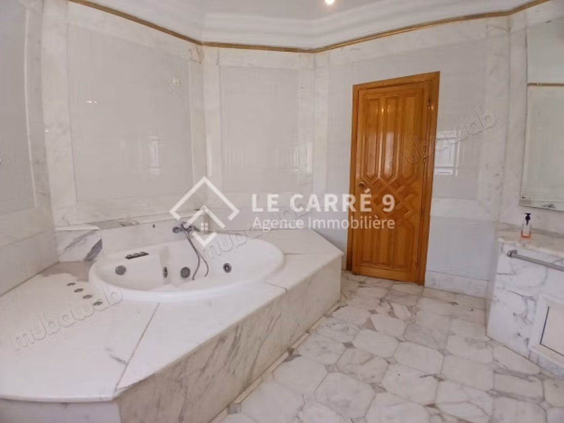 À louer une Villa S5 vue mer à La Marsa