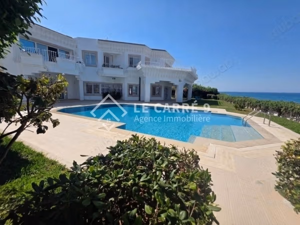 À louer une Villa S5 vue mer à La Marsa