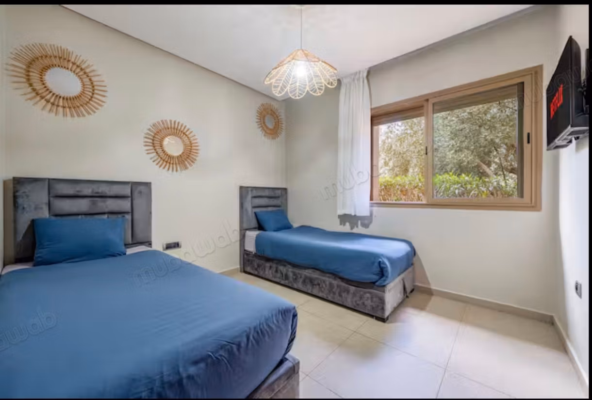 Bel appartement à vendre à Agdal. 
4 grandes pièces. 
Bien meublé