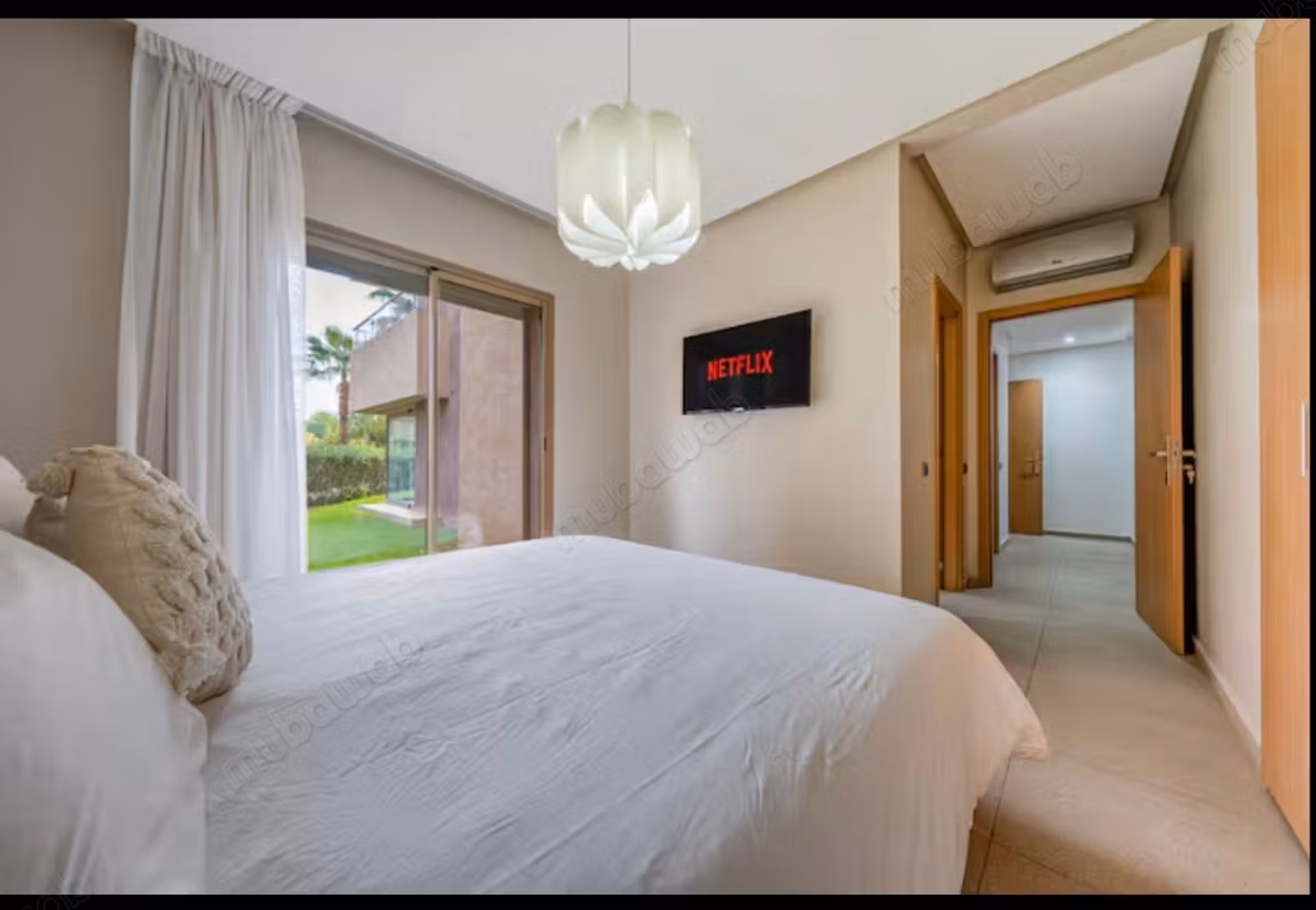 Bel appartement à vendre à Agdal. 
4 grandes pièces. 
Bien meublé