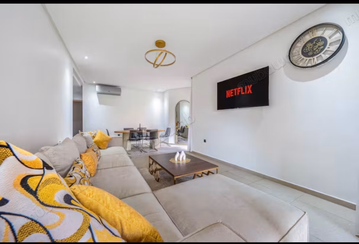 Bel appartement à vendre à Agdal. 
4 grandes pièces. 
Bien meublé