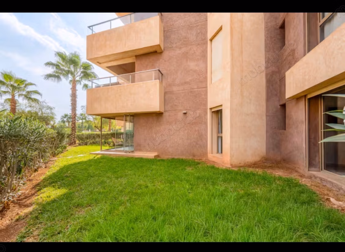 Bel appartement à vendre à Agdal. 
4 grandes pièces. 
Bien meublé