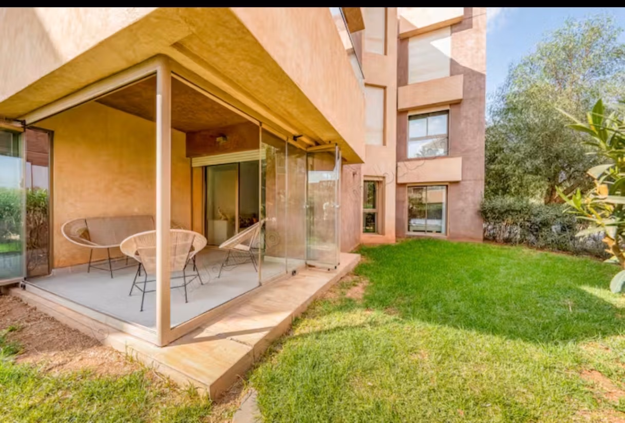 Bel appartement à vendre à Agdal. 
4 grandes pièces. 
Bien meublé