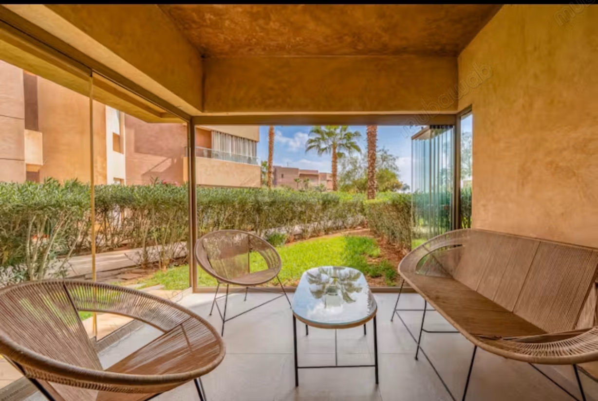Bel appartement à vendre à Agdal. 
4 grandes pièces. 
Bien meublé