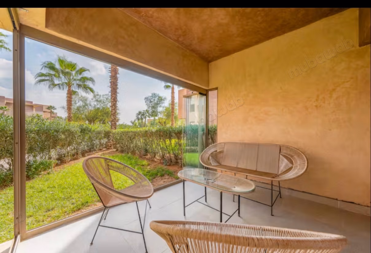 Bel appartement à vendre à Agdal. 
4 grandes pièces. 
Bien meublé