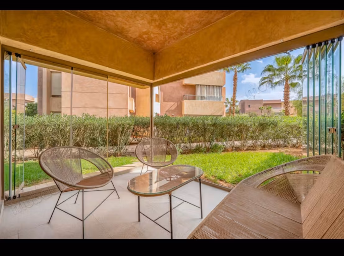 Bel appartement à vendre à Agdal. 
4 grandes pièces. 
Bien meublé