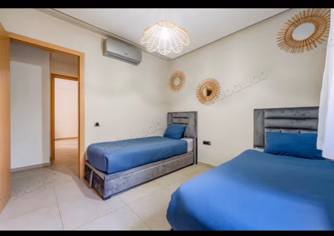Bel appartement à vendre à Agdal. 
4 grandes pièces. 
Bien meublé