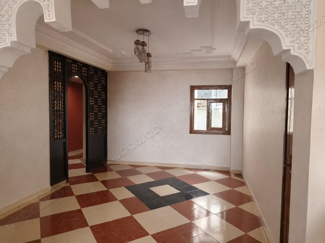 Vend appartement à Chaâbi. 
1 Pièce. 
Salon traditionnel marocain