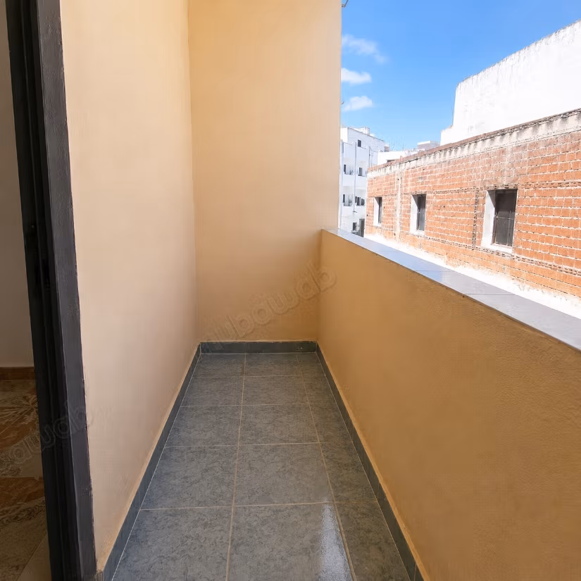 Appartement à louer au mois au premier étage à Tétouan