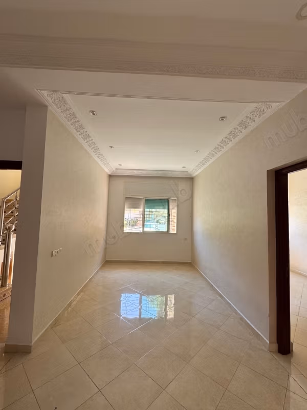 Bel appartement à louer — Riad Oulad Mtaa 
Temara