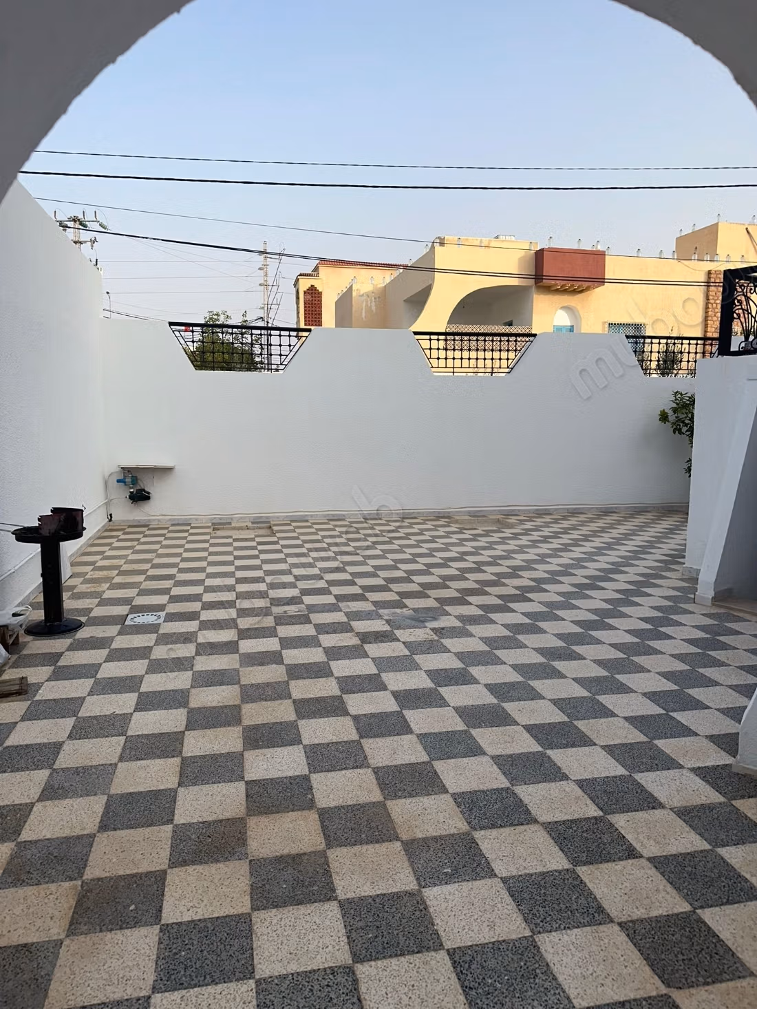 Beautiful villa made of carved stone / good location