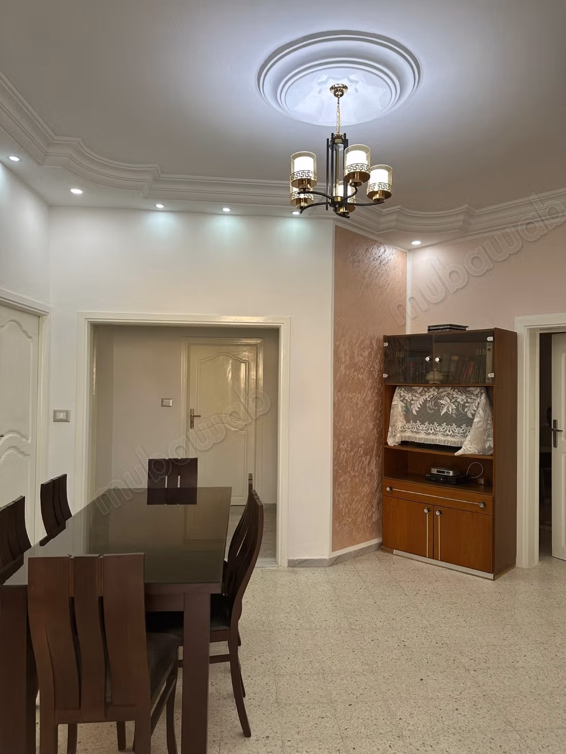 Beautiful villa made of carved stone / good location
