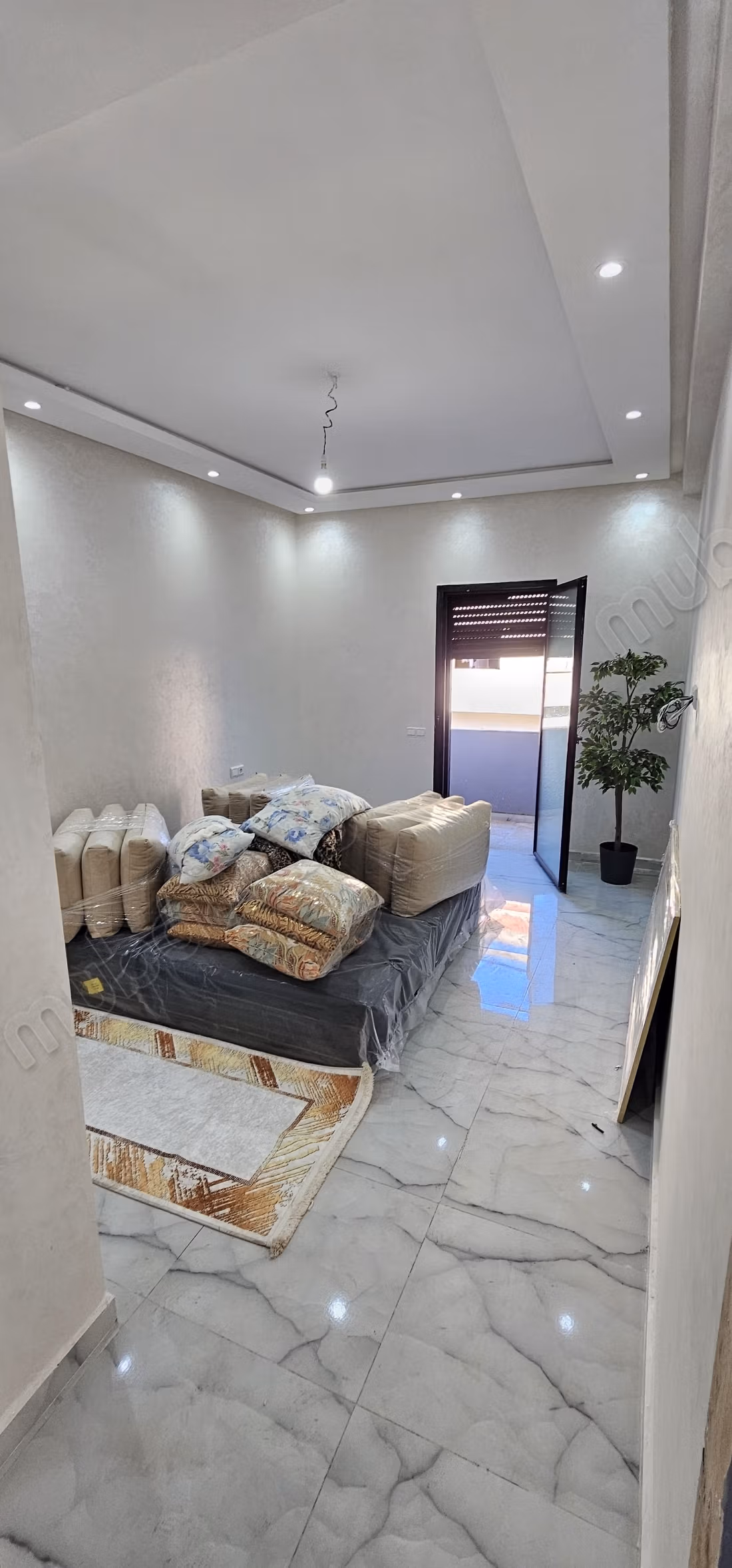 House for sale with deed title very quiet