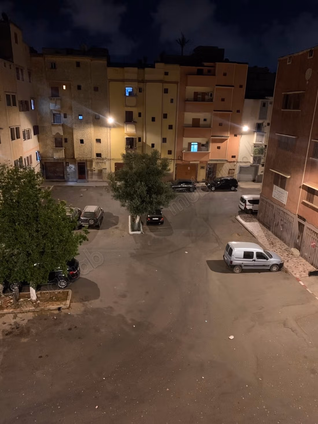 Vend appartement à Hay Sadri.
Surface totale 99 m²