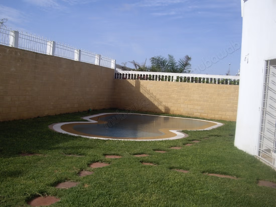 VILLA 685 mètres² avec Piscine, plage 2min à pied