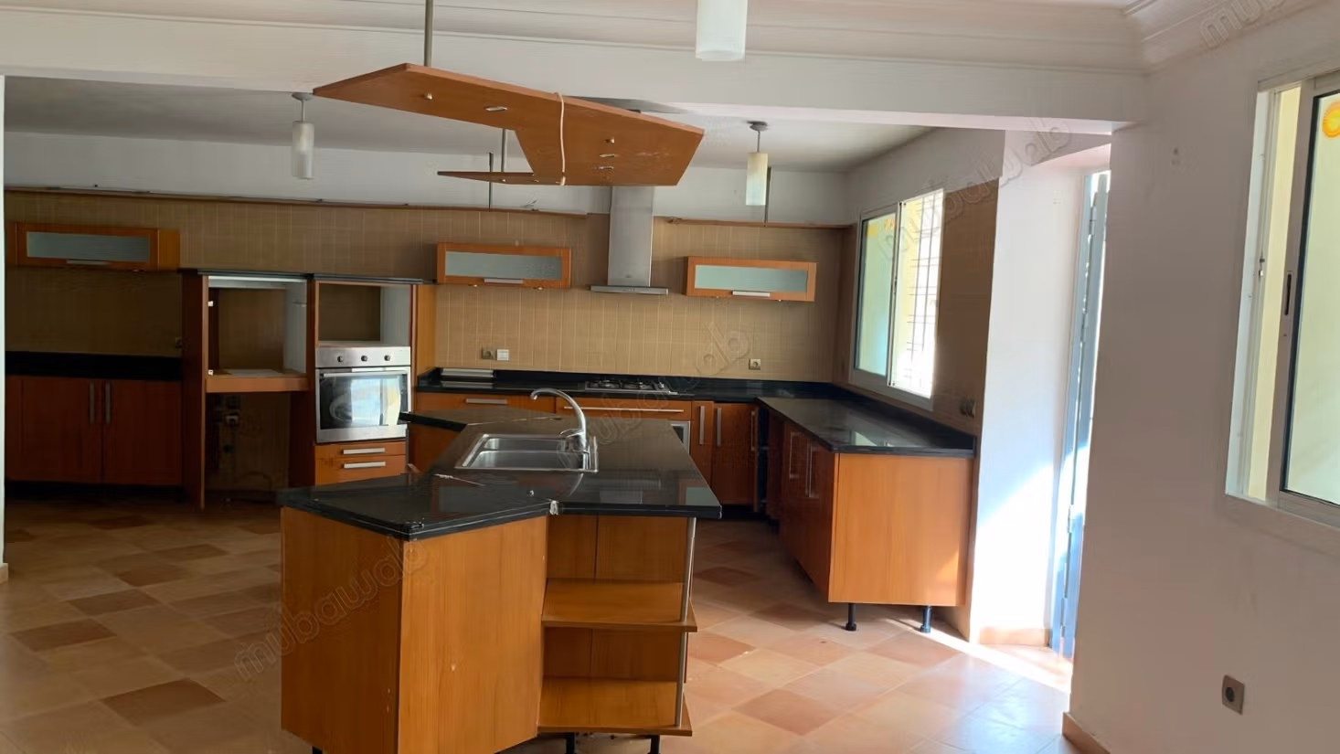 VILLA 685 mètres² avec Piscine, plage 2min à pied