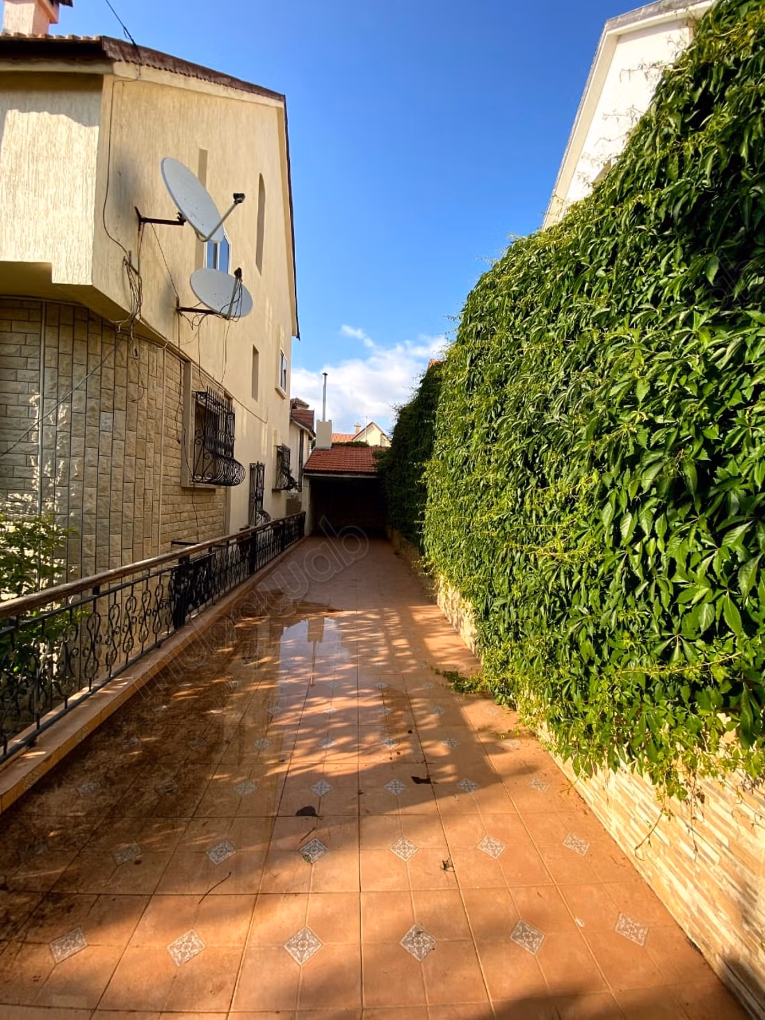 Ifrane city, Atlas neighborhood near Azrou road