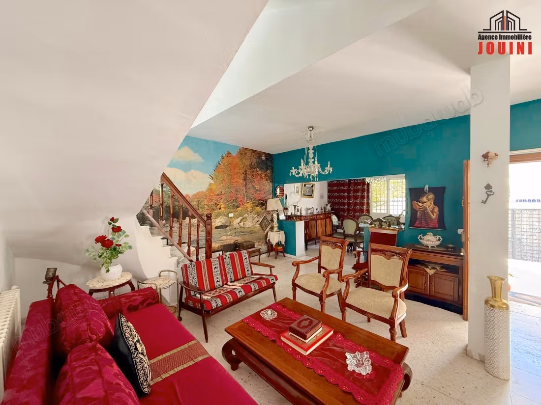 Grande Maison 394 m² à Cité El Ghazela