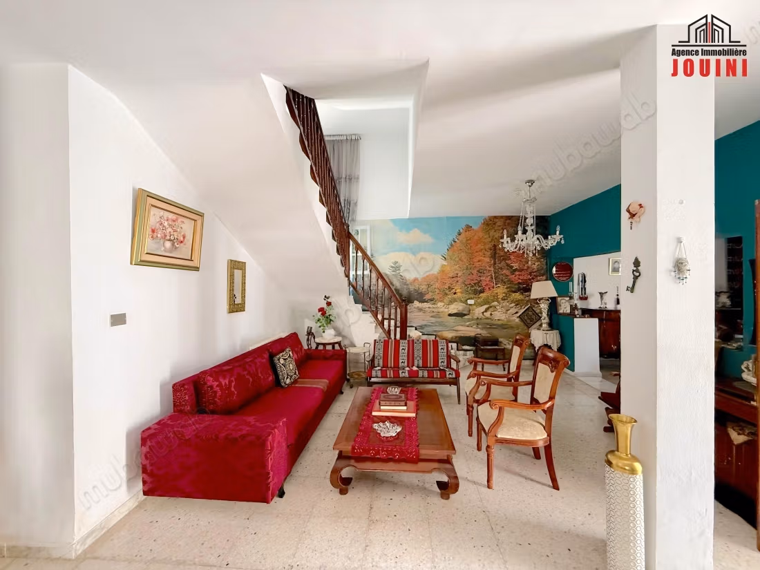 Grande Maison 394 m² à Cité El Ghazela