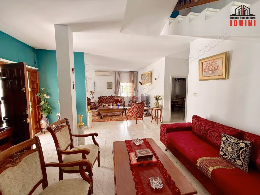 Grande Maison 394 m² à Cité El Ghazela