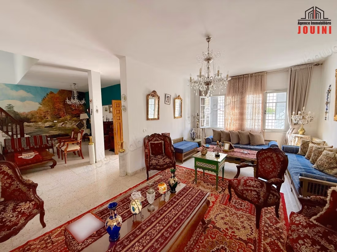 Grande Maison 394 m² à Cité El Ghazela