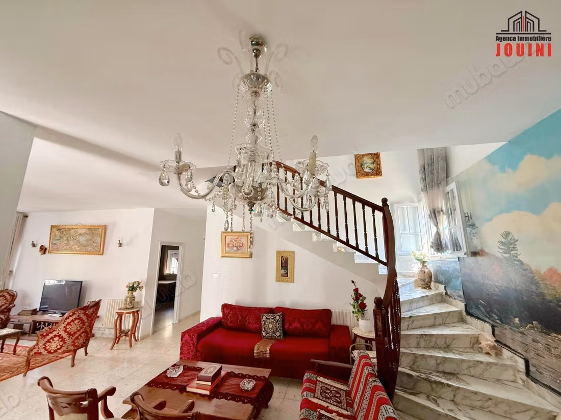 Grande Maison 394 m² à Cité El Ghazela
