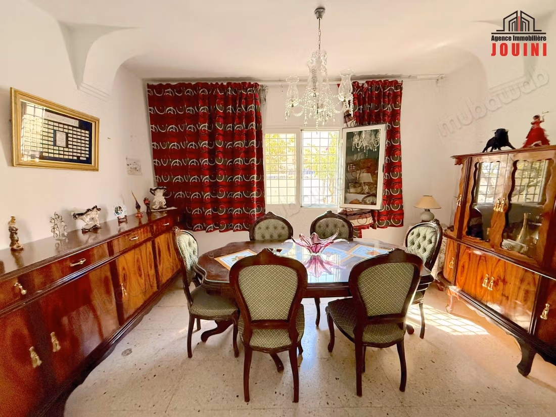 Grande Maison 394 m² à Cité El Ghazela