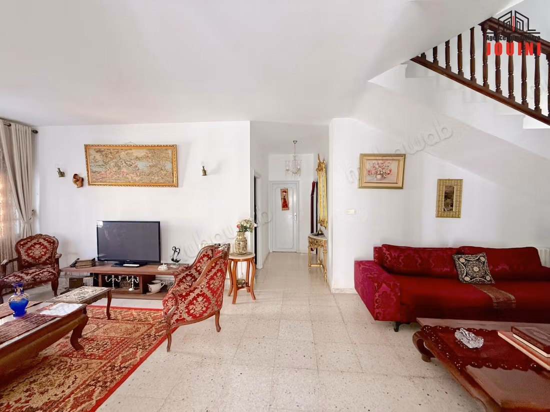 Grande Maison 394 m² à Cité El Ghazela
