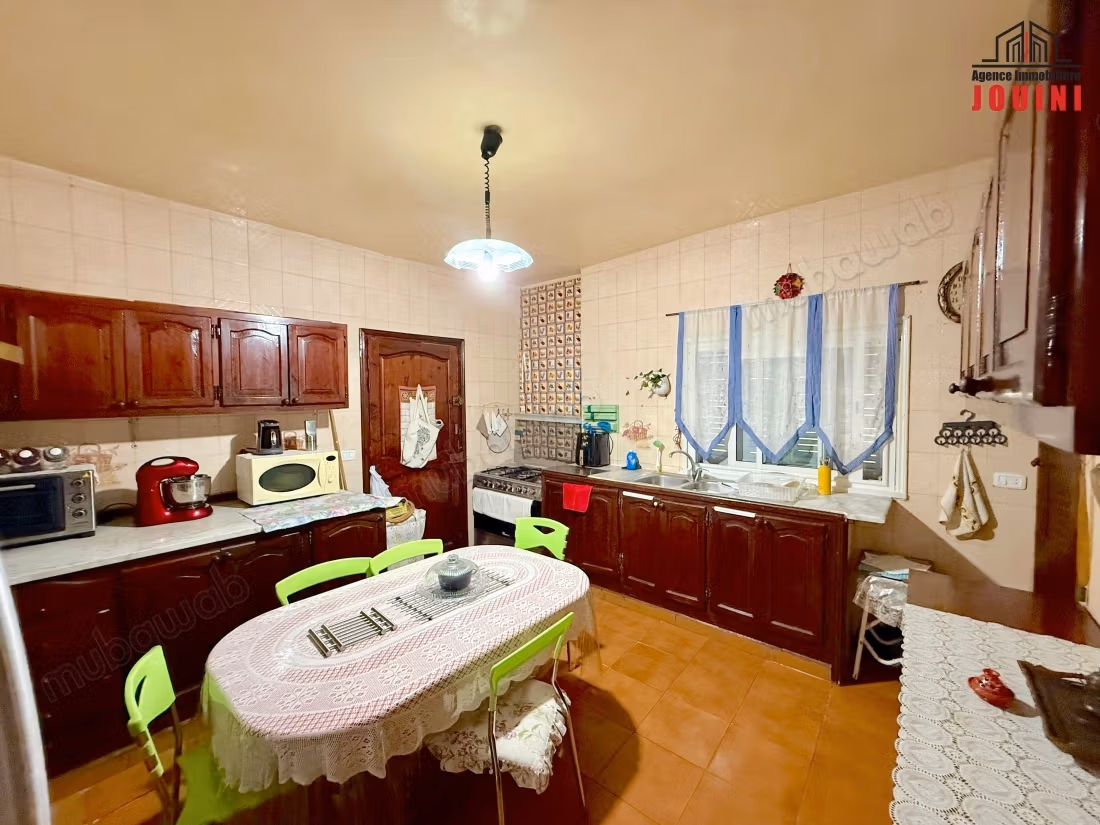Grande Maison 394 m² à Cité El Ghazela