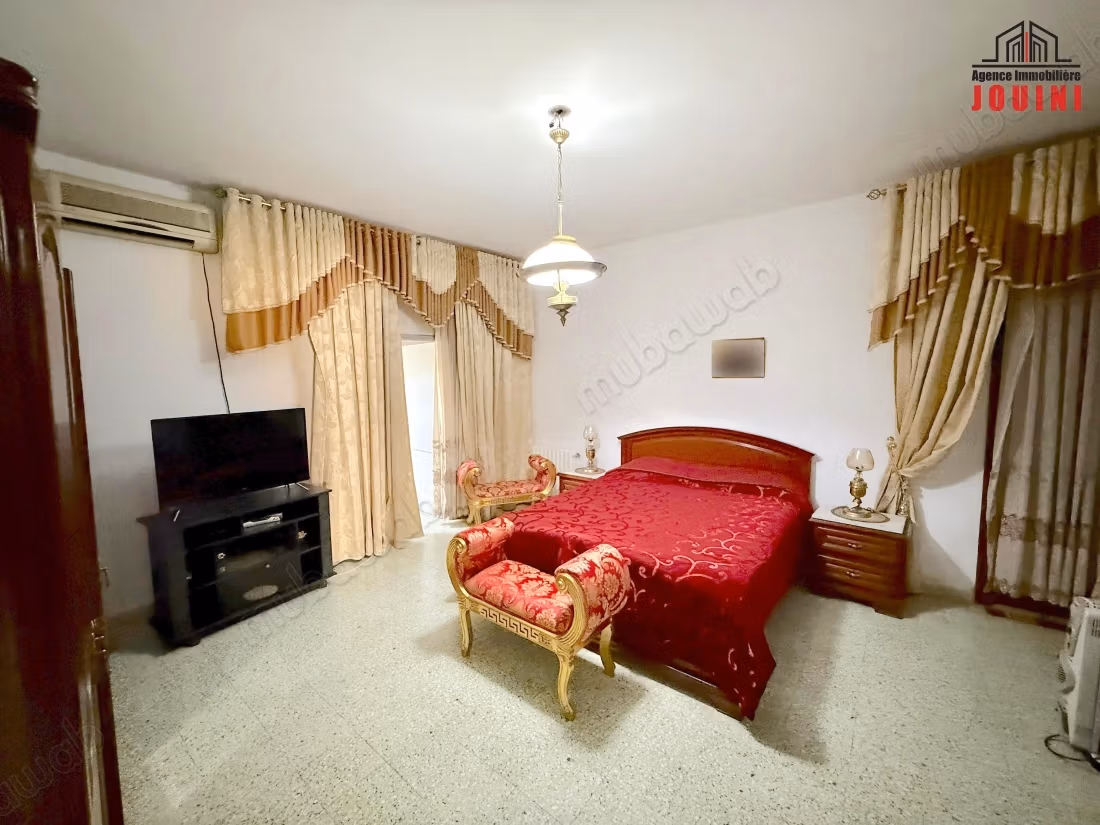 Grande Maison 394 m² à Cité El Ghazela