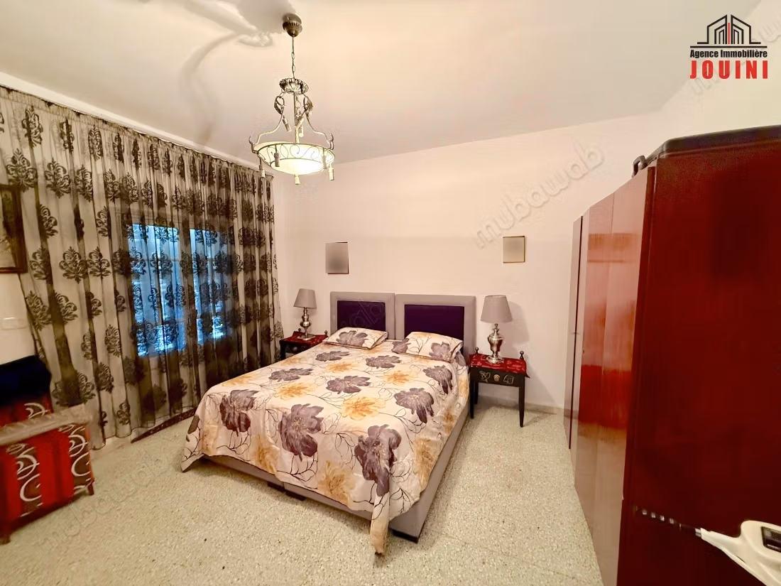 Grande Maison 394 m² à Cité El Ghazela