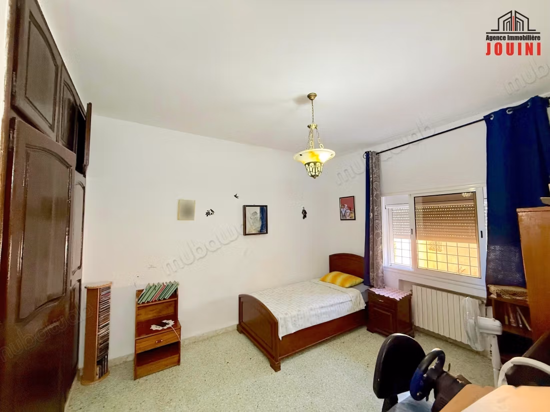 Grande Maison 394 m² à Cité El Ghazela