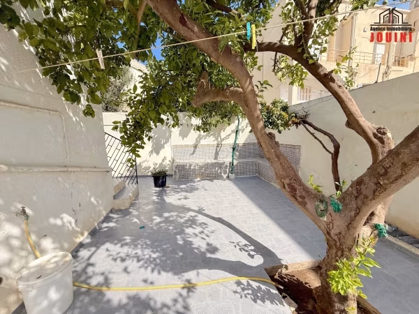 Grande Maison 394 m² à Cité El Ghazela