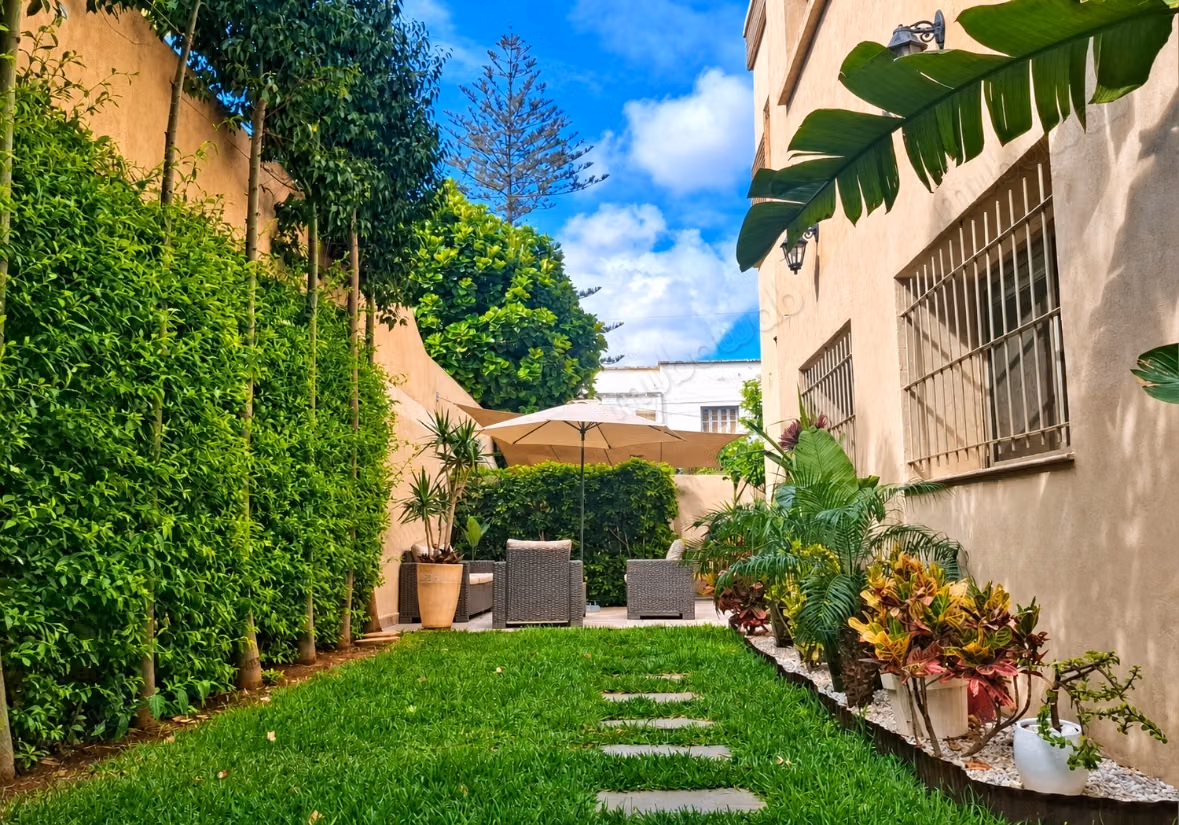 À vendre, villa rénovée avec 3 façades – oasis