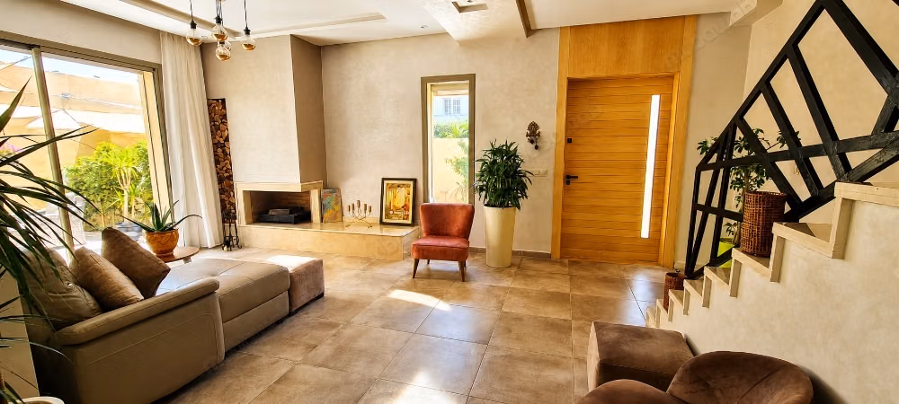 À vendre, villa rénovée avec 3 façades – oasis