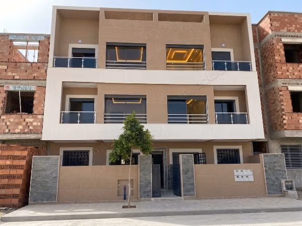 Apartamento en venta con patio privado en Saidia