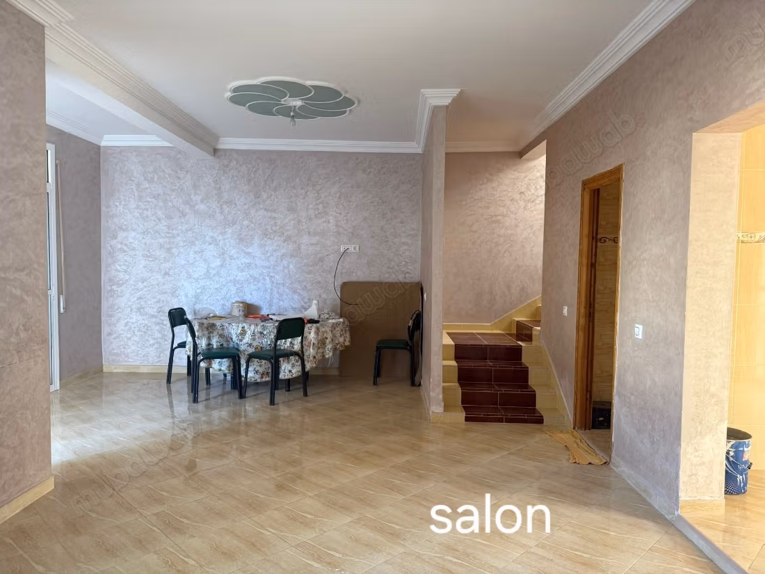 Pequeña casa individual en venta