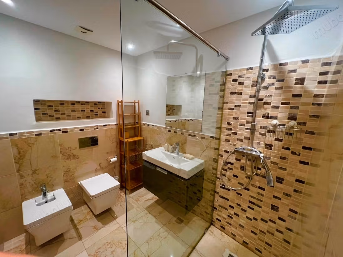 Tre belle camere moderne arredate
